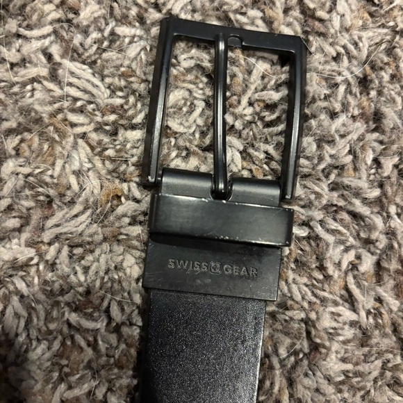 Men's Reversible Black/Brown Leather Belt - Picture 3 of 4